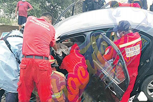 Ica: Policías Fallecen En Choque De Auto Con Tráiler